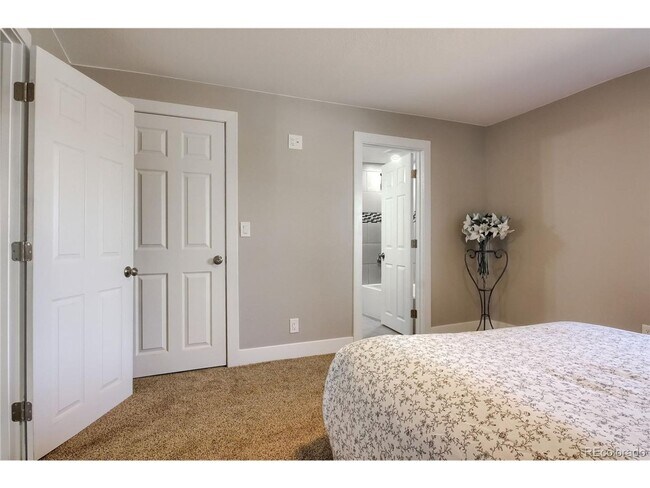Building Photo - BEAUTIFUL 3bd/2ba Home in Denver, CO! Avai...