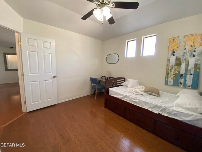 Building Photo - 812 Merriman Dr