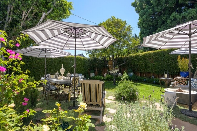 Building Photo - 3109 Calle Cedro