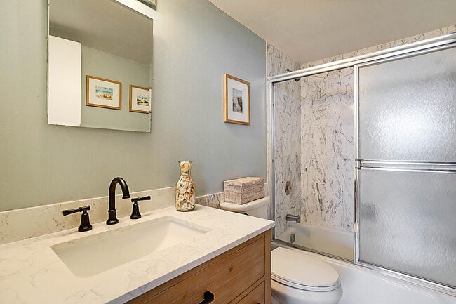 Building Photo - 2121 N Ocean Blvd