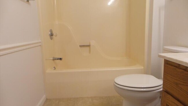 Building Photo - 651 Carol Ann Dr