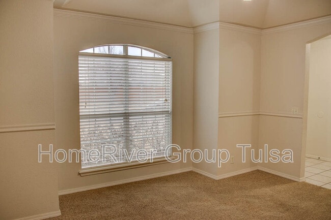 Building Photo - 718 West 118th St S