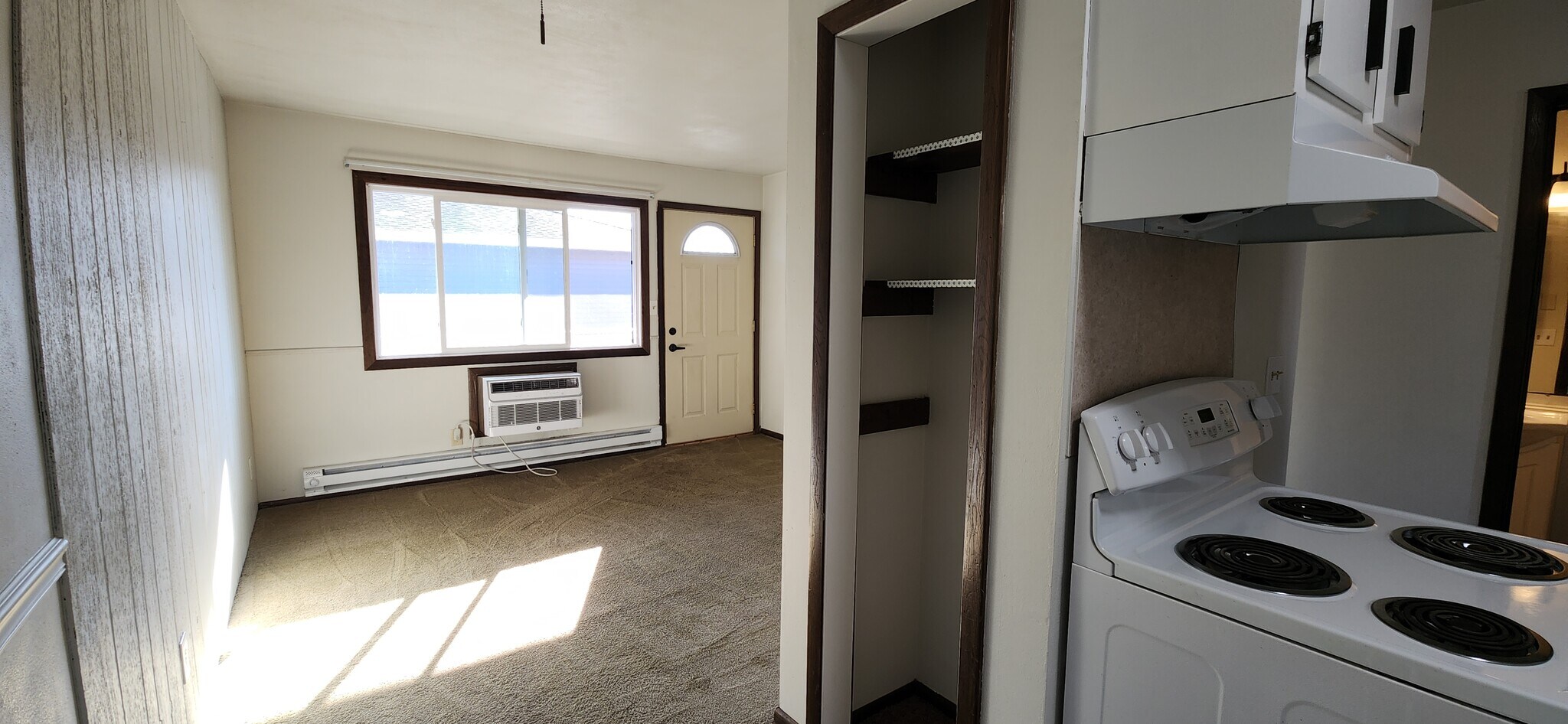 Building Photo - 625 9th St N