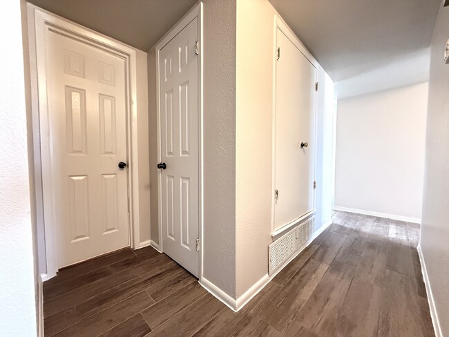 Building Photo - 9321 Sorbonne Dr