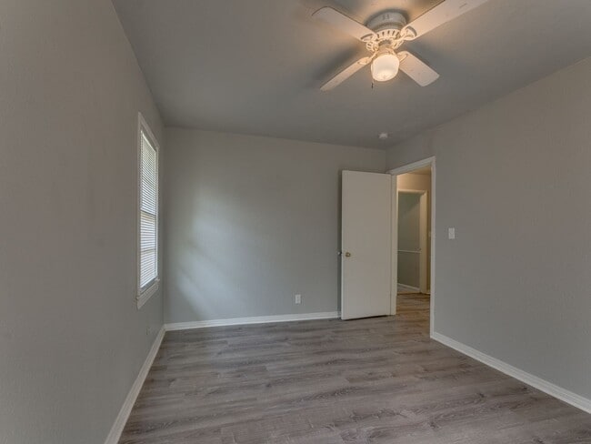 Building Photo - 3 Bedroom 1 Bath Home in Shawnee!