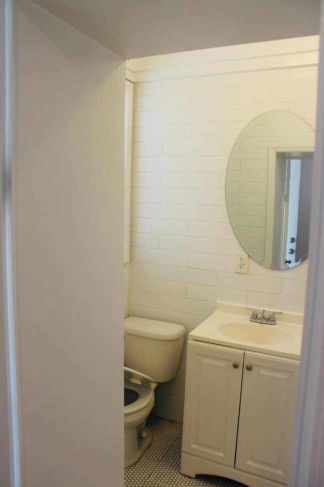 Building Photo - 273 E 39th St