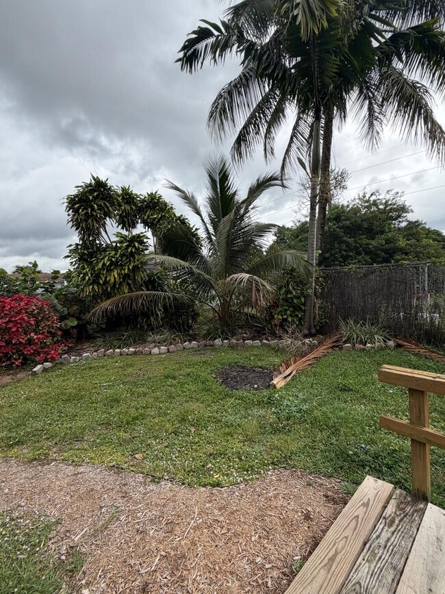 Building Photo - 5601 Pierce St