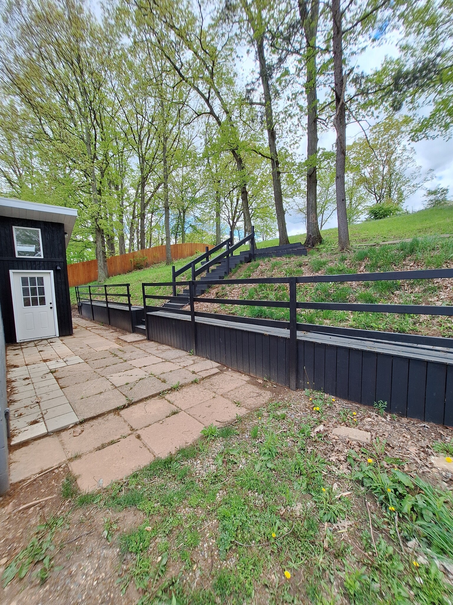 Building Photo - 223 Columbia Dr