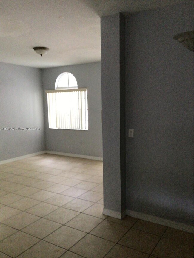 Building Photo - 4941 SW 135th Way