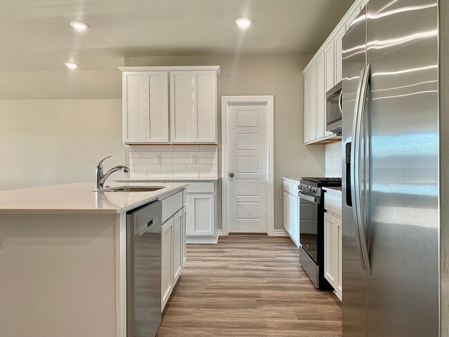 Building Photo - 4 Bed 2 Bath, w/Office in Deer Creek Schools