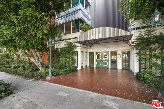 Building Photo - 8550 Holloway Dr