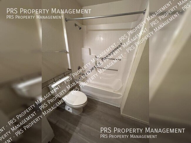 Building Photo - 5309 S River Dr