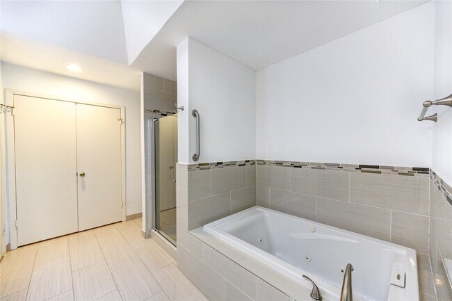 Building Photo - 12625 Memorial Dr