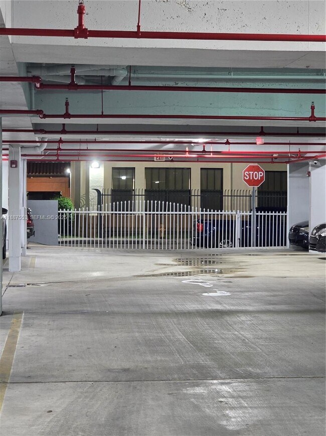 Building Photo - 637 SW 3rd St