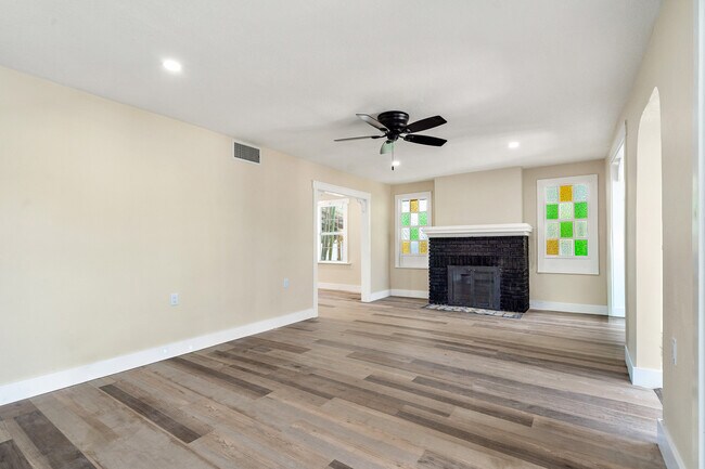 Building Photo - 3310 E Maritana Dr