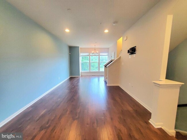 Building Photo - 135 Prado Ln