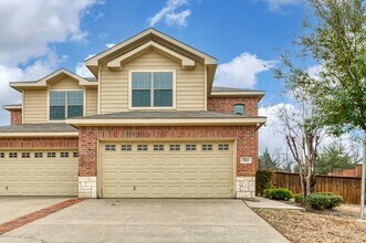 Building Photo - Beautiful 3 Bedroom Townhome located in Lavon,Texas!