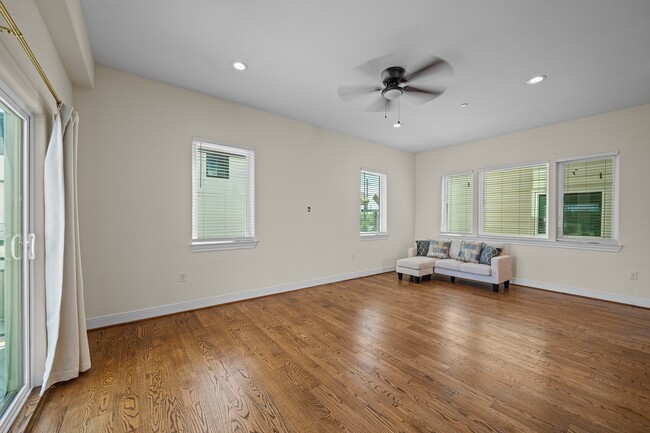 Building Photo - 2218 Converse St