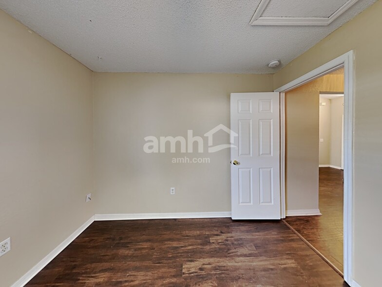 Building Photo - 2862 Hickory Ridge Dr
