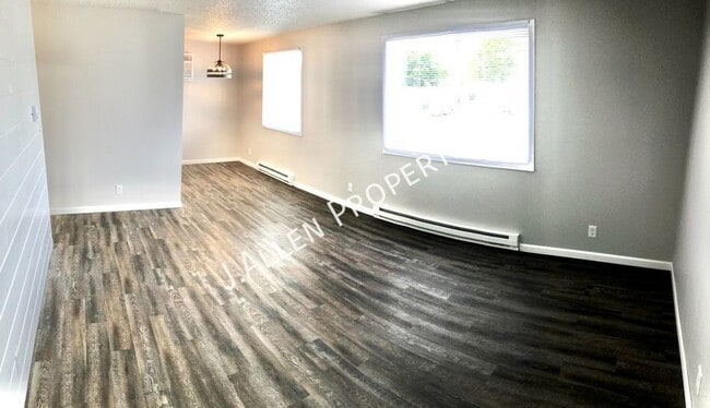 Building Photo - 1900 Parker Cir