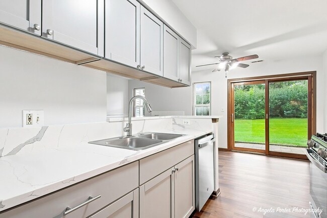 Building Photo - 3020 Ilene Dr