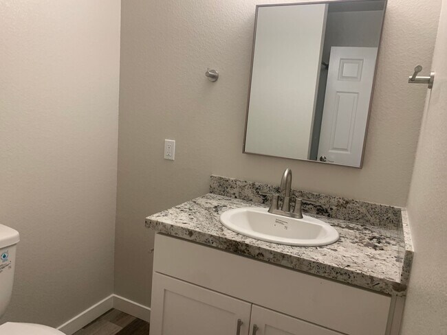Building Photo - Downstairs 2 bed 2 bath brand new condo wi...