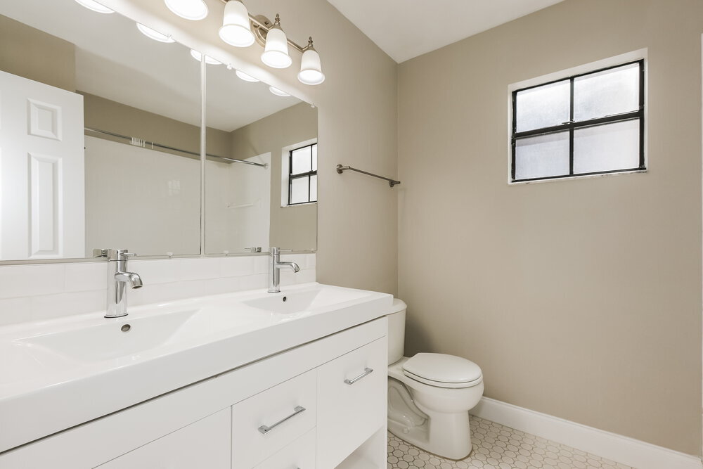 Building Photo - 3938 King Dr