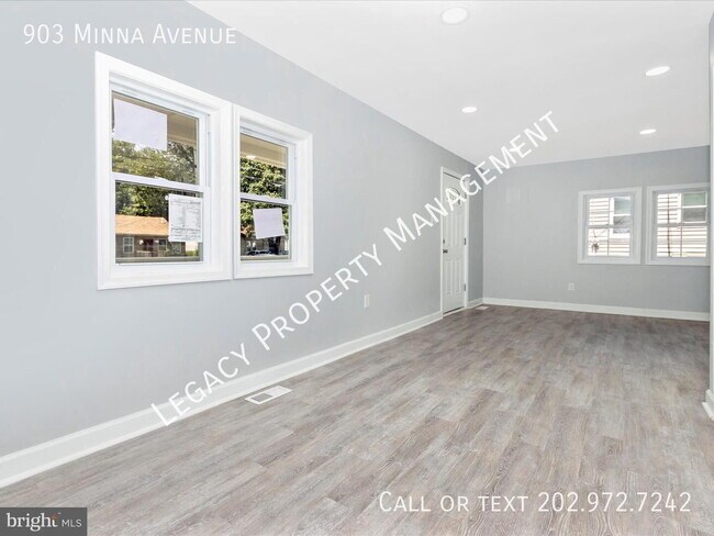 Building Photo - 903 Minna Ave