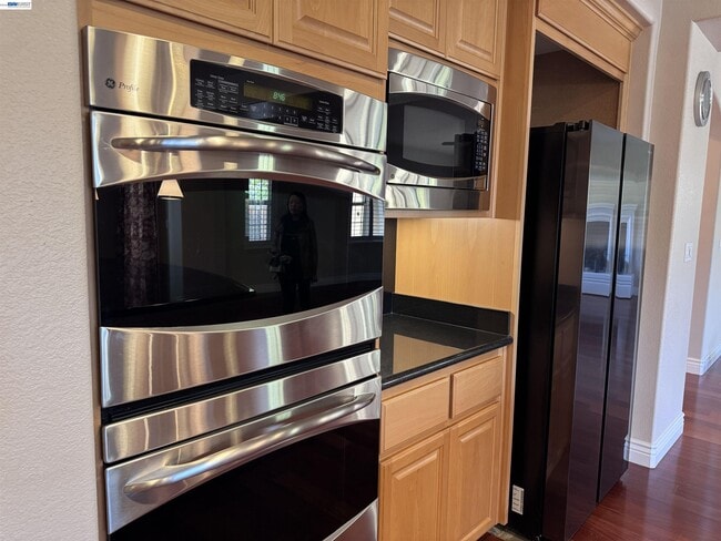 Building Photo - 7875 Kennard Ln