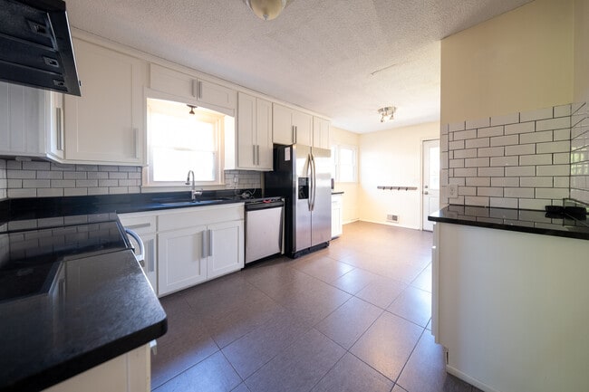 Building Photo - 2019 19th Ave NE