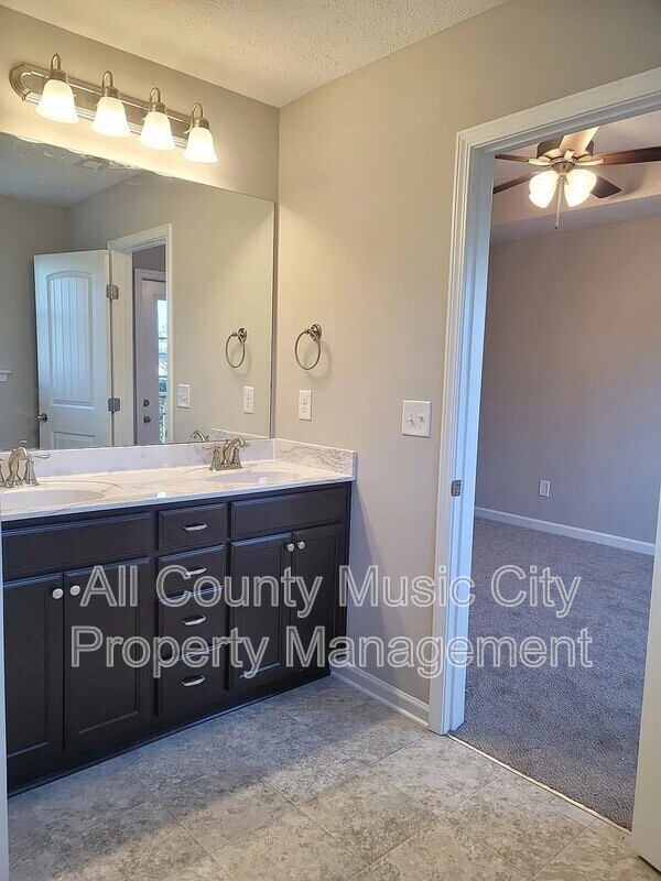 Building Photo - 310 Negri Ct