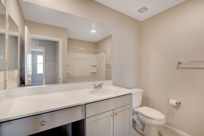 Building Photo - Gorgeous 4 Bedroom, 2 Story Home in SW/Mou...