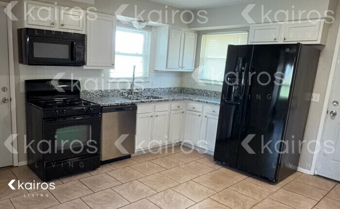 Building Photo - 2543 Pontchartrain Dr