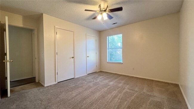 Building Photo - 10 Brookhaven Ct