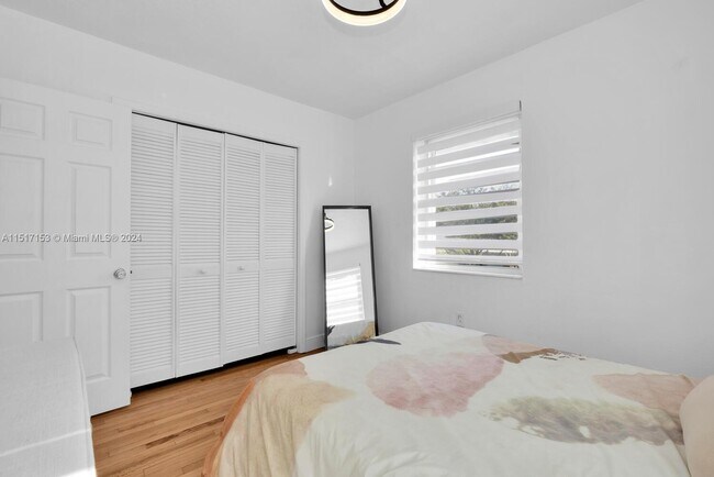 Building Photo - 7910 SW 55th Ave