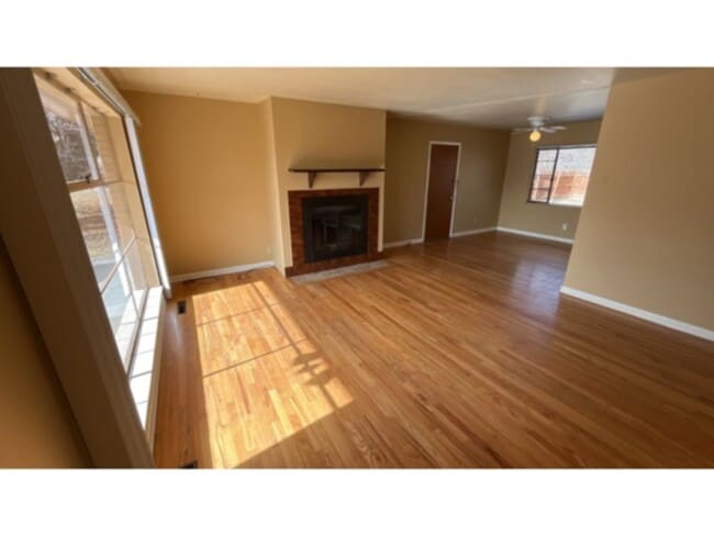 Building Photo - Fantastic updated ranch style home located in Lower Skyway