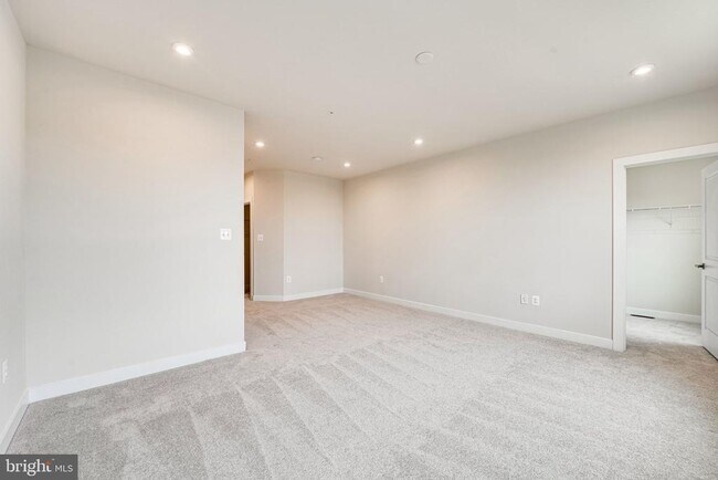 Building Photo - 14055 Sunrise Valley Dr