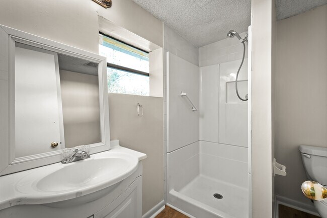 Building Photo - 3023 Lorman Dr