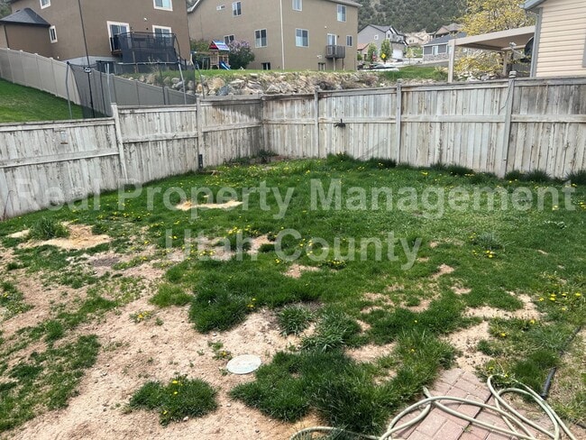 Building Photo - Pet Friendly Home with Fully fenced back yard