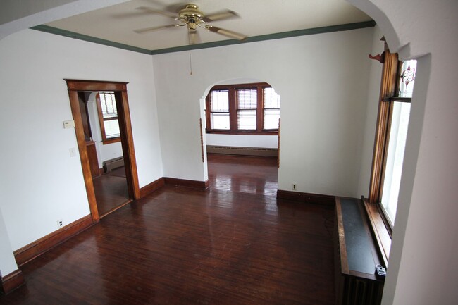 Building Photo - 221 N Dewey St