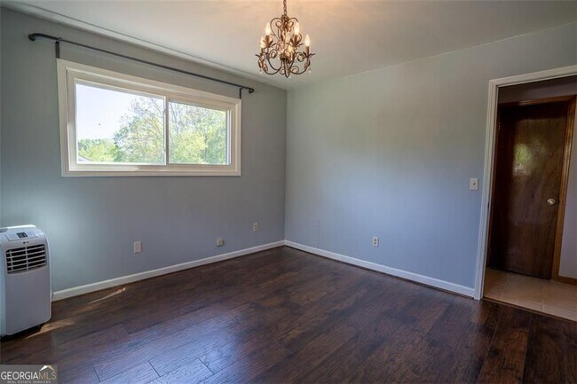 Building Photo - 1540 Magnolia Pl