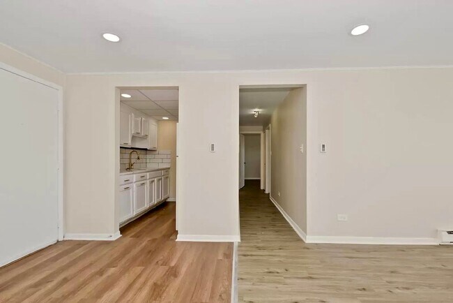 Building Photo - ? CHA Mobility Zone ? 2-Bedroom, Fully Renovated, Modern Upscale Apartment ?