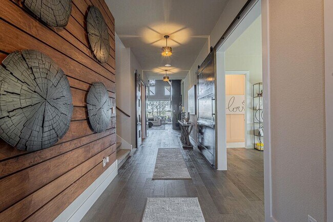 Building Photo - 217 Northcrest Dr