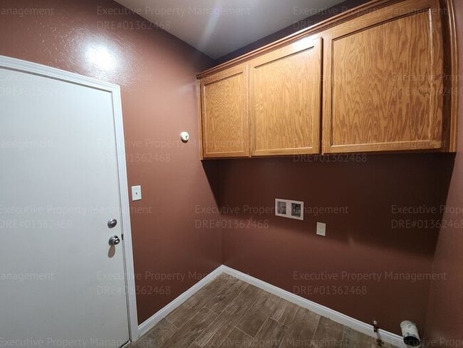Building Photo - Charming 3 bedroom, 2 bathroom home locate...