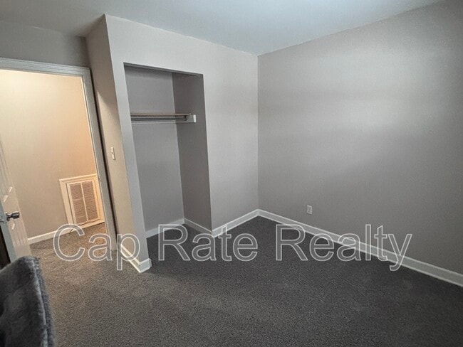 Building Photo - 4003 Carlton Ave