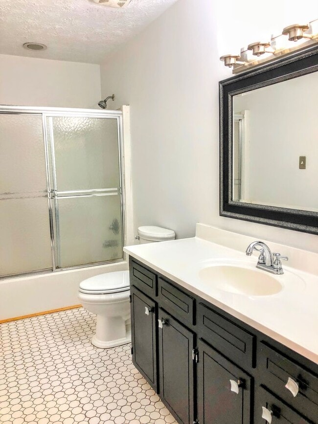 Building Photo - 3 bedroom 2.5 bathroom Home Near UGA and on the UGA Busline!