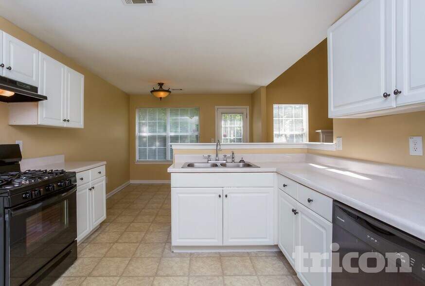 Building Photo - 1420 Spring Hill Run