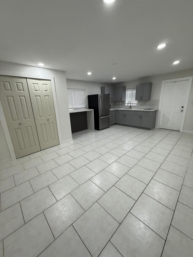 Building Photo - 6720 Park St