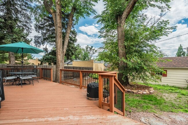 Building Photo - Main Level Living Near UC Health and Olymp...
