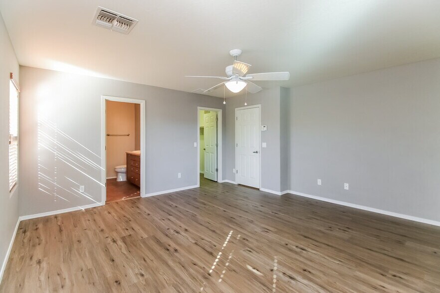 Building Photo - 21129 E Stonecrest Dr